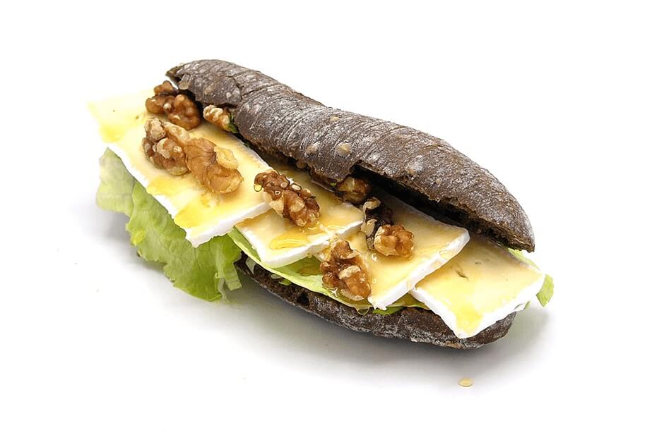 Broodje brie met truffelmayonaise