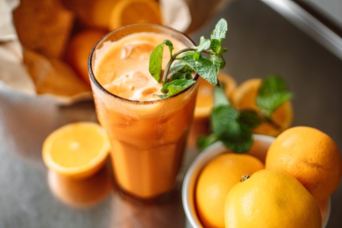 Smoothie oranje boven