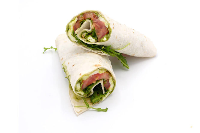 Wrap pesto, tomaat, mozzarella en sla