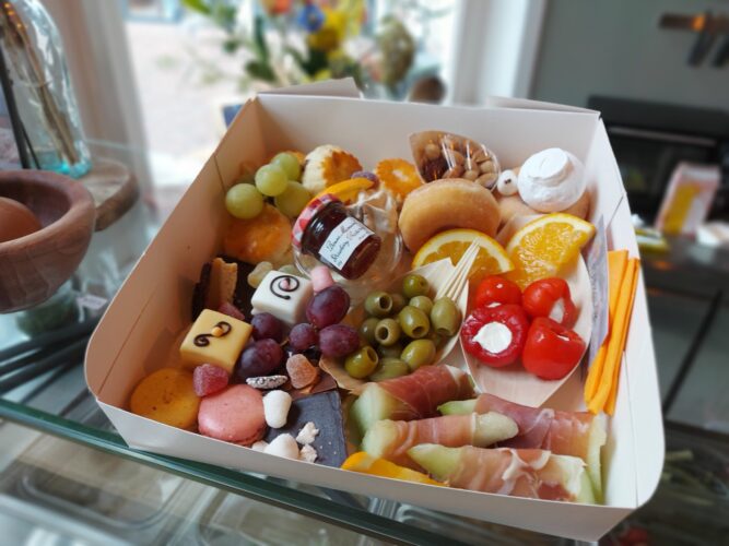 High Tea box