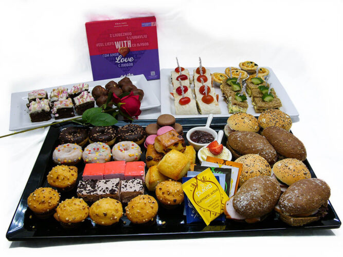 Moederdag Luxe High Tea box 6-8 personen